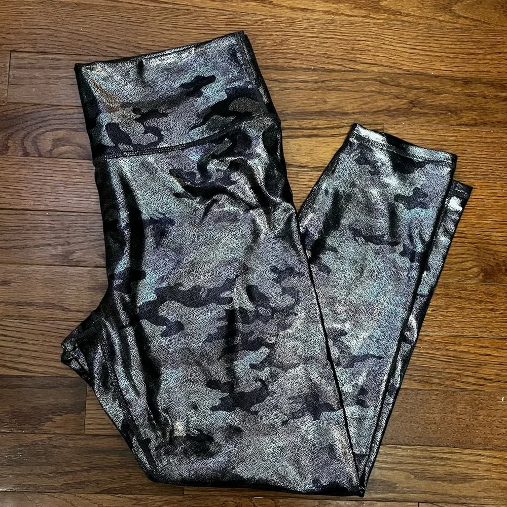 Fabletics Define PowerHold® High-Waisted 7/8 Legging - Picture 2 of 8